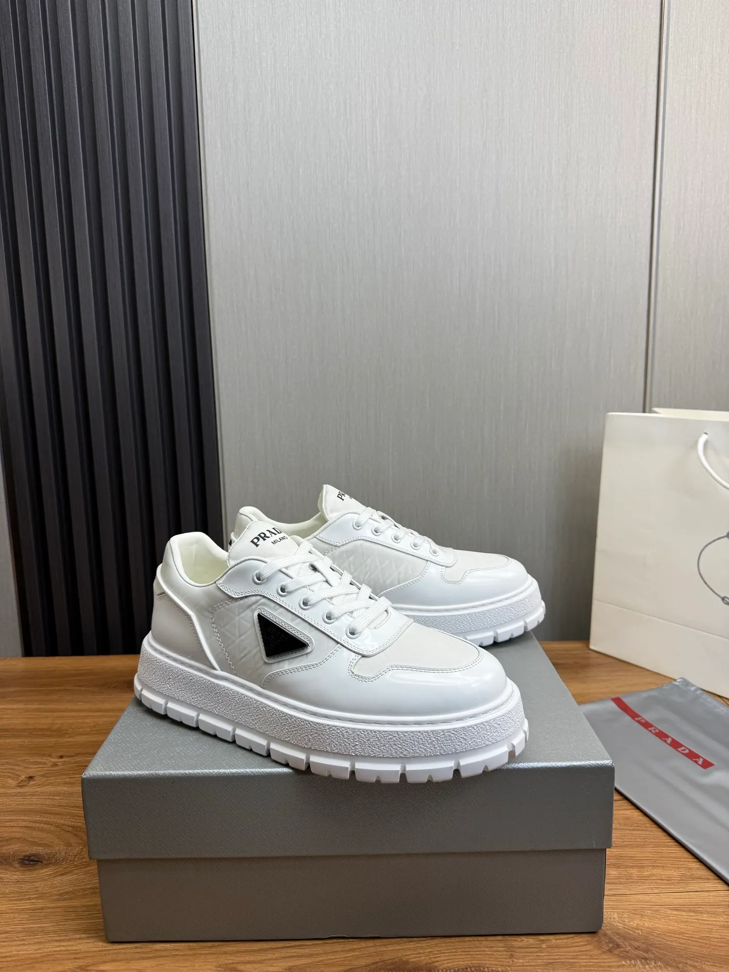 Men's shoes 💰580💰 [PRADA] Autumn and winter hot men's shoes shipped 👏Official website synchronized ⬆️Original fly-woven cowhide fabric + cowhide lining, 1⃣️:1⃣️reproduction, original sole, 38-45 (45. Customized, non-refundable)